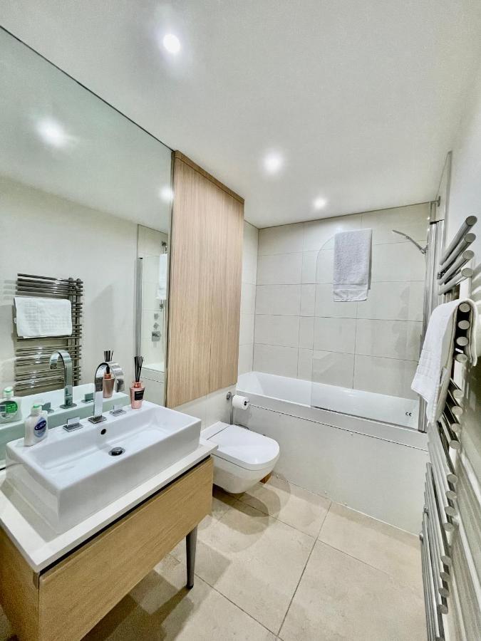 Gunwharf Quays Harbour Apartments Portsmouth Dış mekan fotoğraf