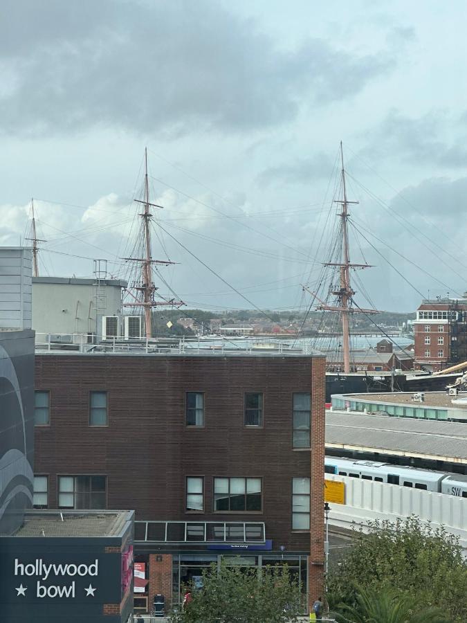 Gunwharf Quays Harbour Apartments Portsmouth Dış mekan fotoğraf