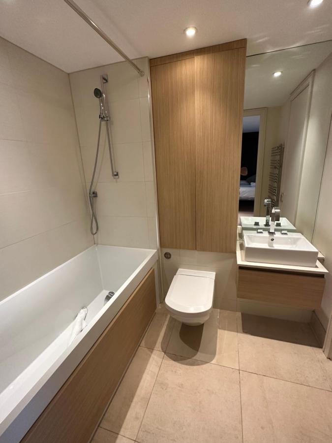 Gunwharf Quays Harbour Apartments Portsmouth Dış mekan fotoğraf