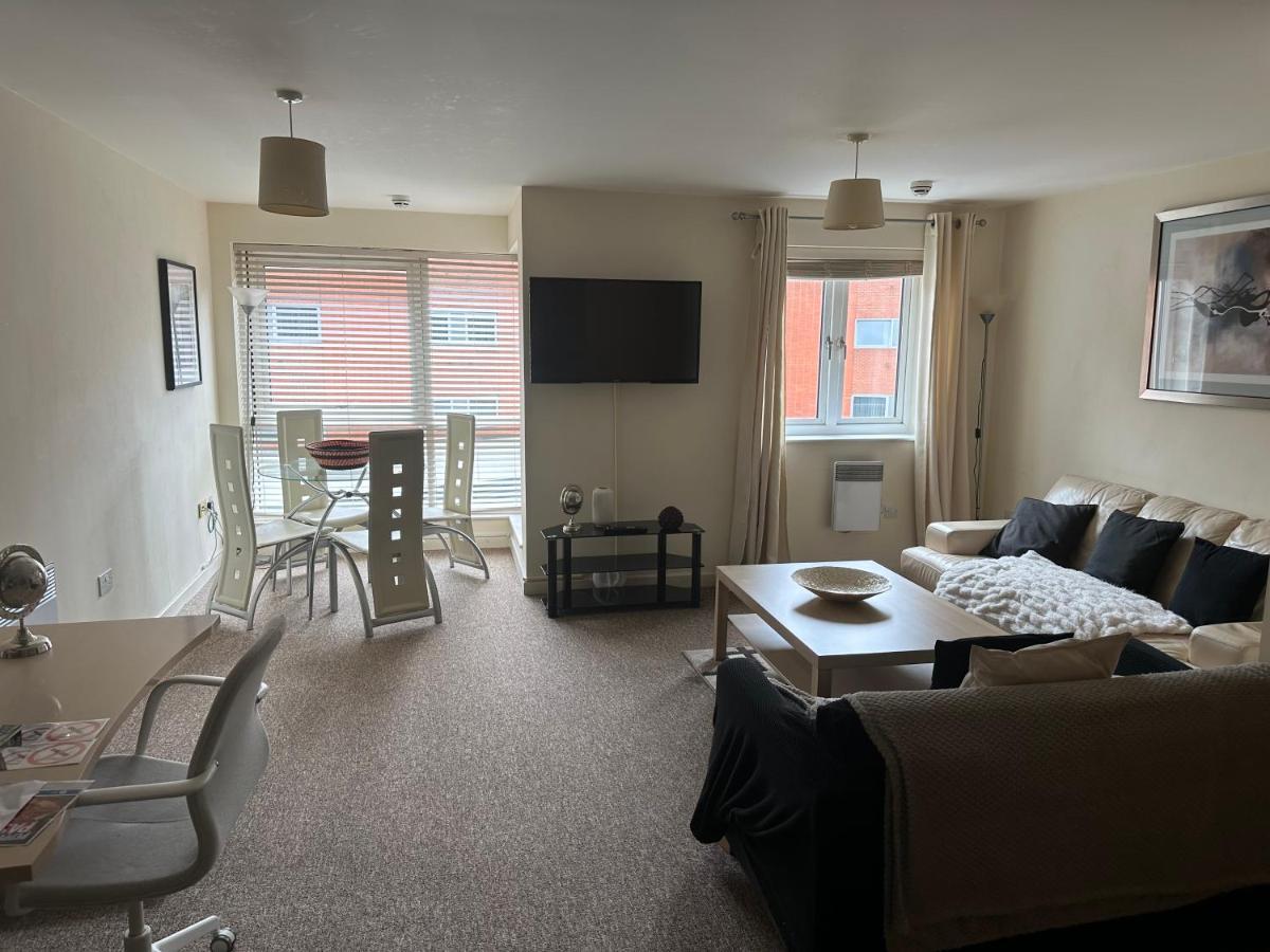 Gunwharf Quays Harbour Apartments Portsmouth Dış mekan fotoğraf