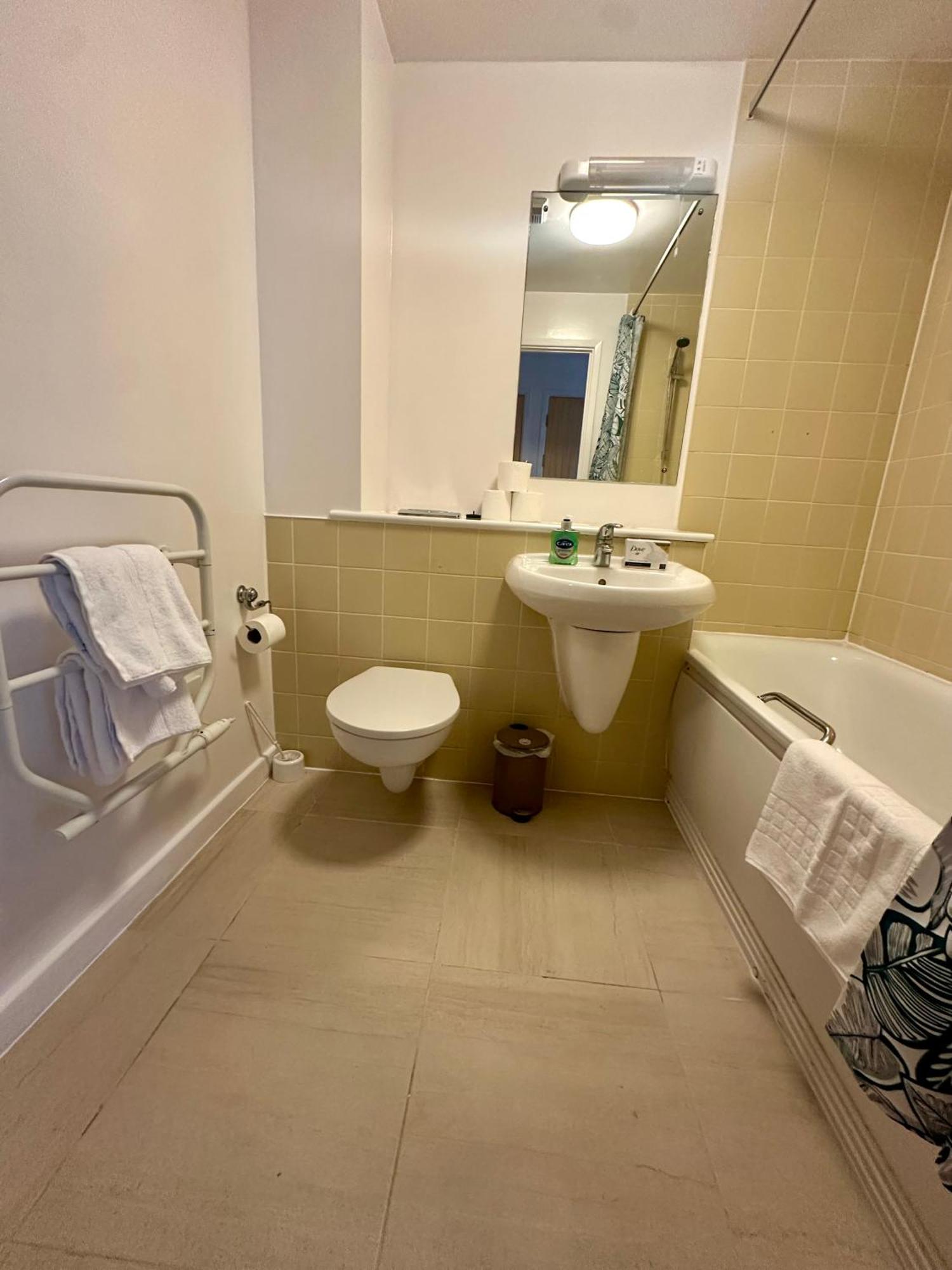 Gunwharf Quays Harbour Apartments Portsmouth Dış mekan fotoğraf