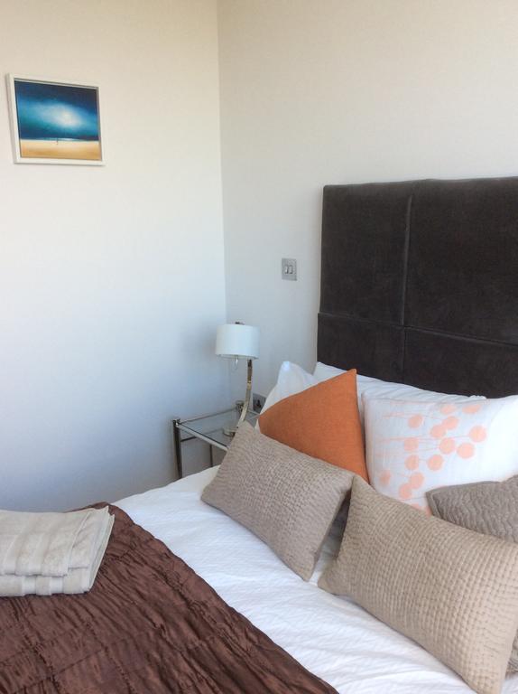 Gunwharf Quays Harbour Apartments Portsmouth Dış mekan fotoğraf
